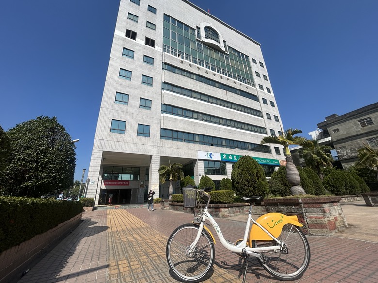 跑 騎 左 營 ( 高 雄 富 邦 馬 拉 松 )