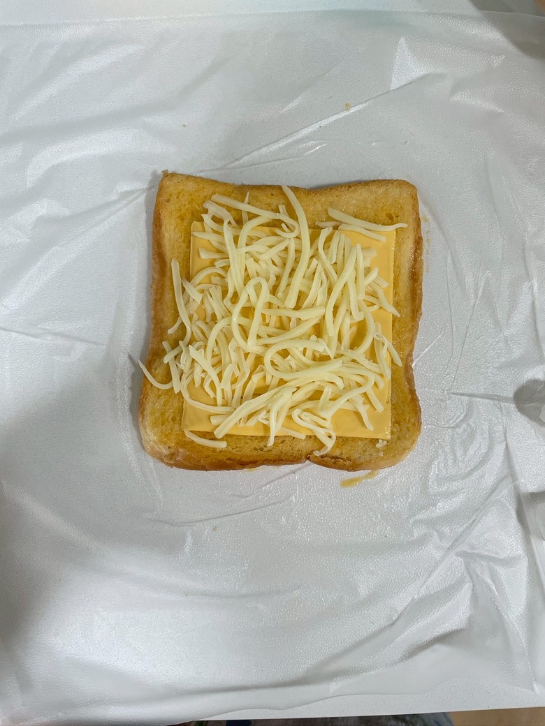 簡單酥脆！韓式起司熱狗吐司捲