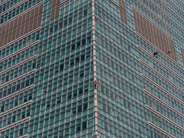 艾力克斯・霍諾德（Alex Honnold）徒手攀爬台北101