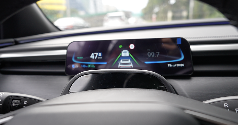 【開箱試駕】Foxtron Bria 都會電動車初體驗：比 n7 更進化？安全、質感、智慧一次看！