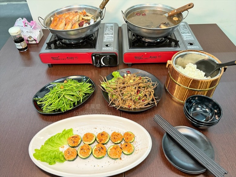 海鮮熱炒餐廳，活泰國蝦、招牌燒酒蝦、老菜脯雞湯，白飯免費吃到飽，聚餐小酌好地方