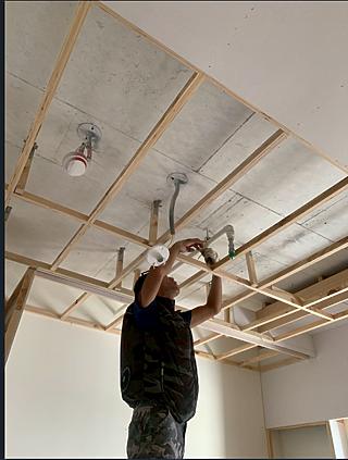 【開箱】輕奢風｜台中四房換屋宅｜波光粼粼的聖誕禮讚