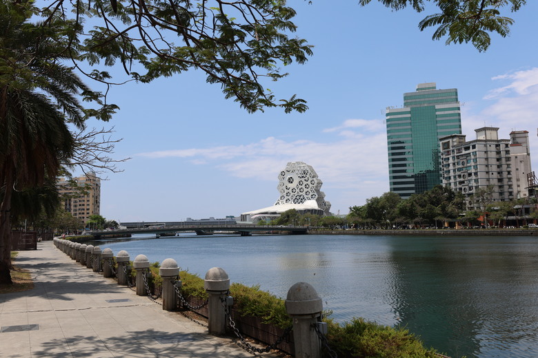 帶著R8的旅行 駁二 高雄流行音樂中心 旗津 高雄燈塔