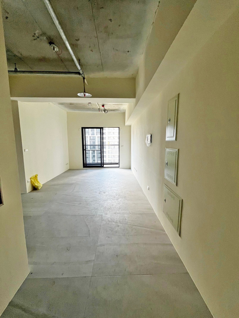 【開箱台南室內設計】白木灰的清爽日常｜斜角櫃與乾淨天花板的細節魅力