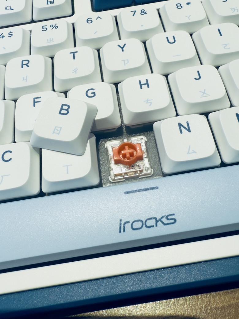 從剪刀腳換到矮軸：iRocks K107R 開箱簡易心得