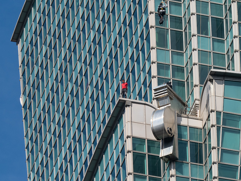 艾力克斯・霍諾德（Alex Honnold）徒手攀爬台北101