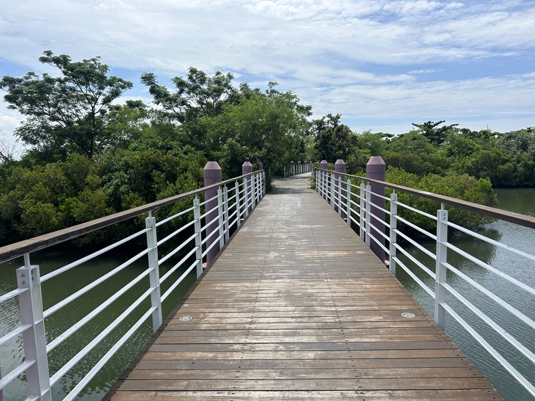 騎 遊 東 港 ( 大 鵬 灣 濕 地 公 園 )