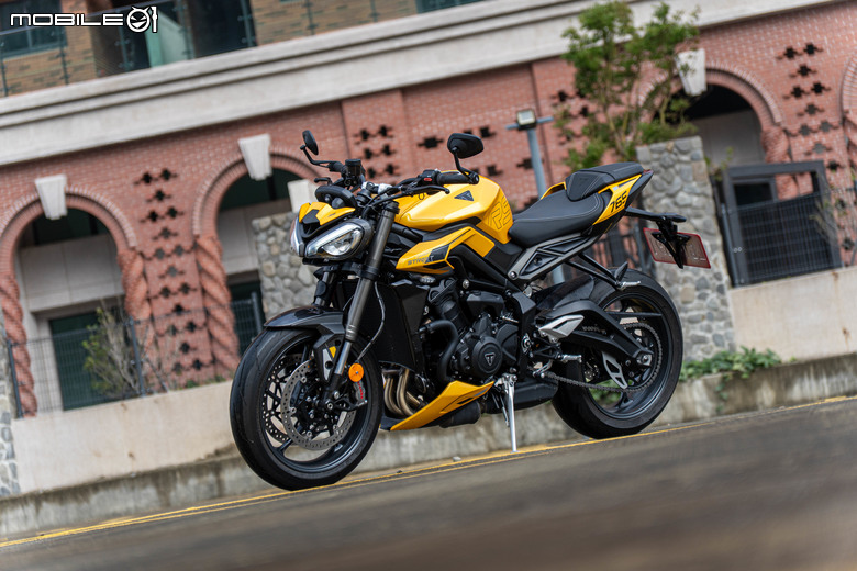 Triumph Street Triple 765 RS試駕｜西裝暴徒的英倫美學。