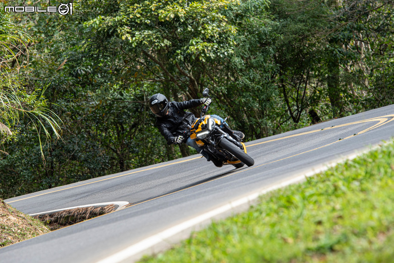 Triumph Street Triple 765 RS試駕｜西裝暴徒的英倫美學。