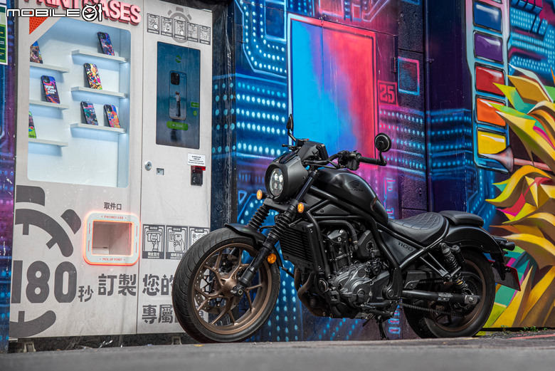 Honda Rebel 1100SE DCT試駕｜靜謐中的叛逆，暗黑系優雅紳士。