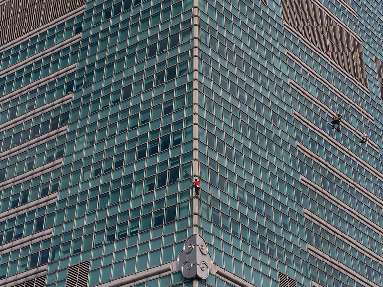 艾力克斯・霍諾德（Alex Honnold）徒手攀爬台北101