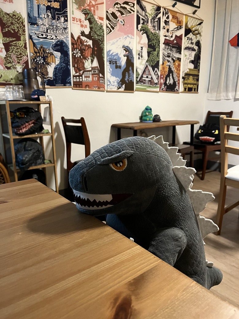 【小惡魔驫到成功】哥吉拉來襲！高雄鹽埕「怪獸喫茶」咖啡店