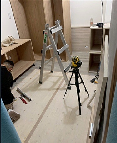 【開箱】把「冰河石」搬進客廳！台中輕奢四房畢業，實現夢幻的波光粼粼居家感