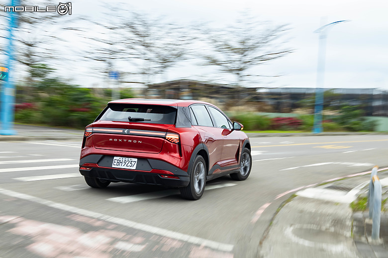 Foxtron Bria Emerge 試駕｜後驅滿配才是Bria的最佳解？