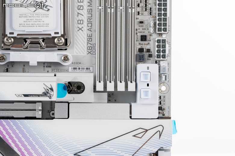 技嘉 X870E AORUS MASTER X3D ICE 主機板開箱實測 以完整周邊配置搭配 AI 加速性能