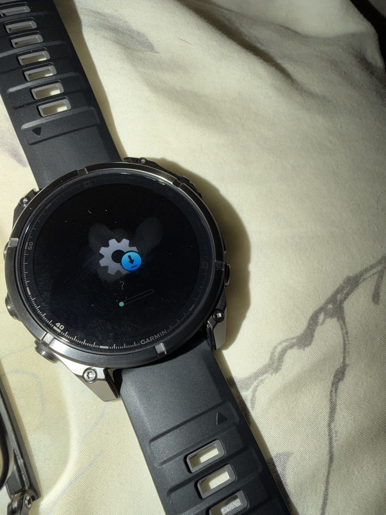 【求助】太太送的愛心變成燙傷:Garmin fenix8 47mm 手錶安全疑慮與令人無力的售後回覆