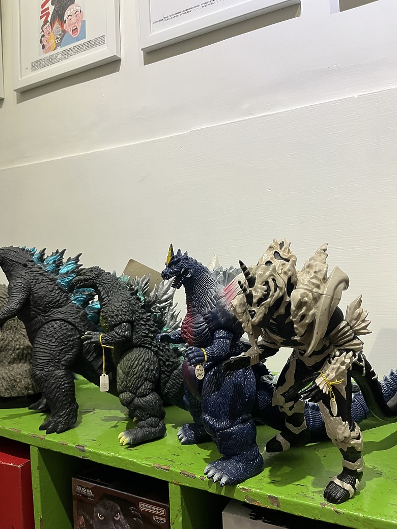 【小惡魔驫到成功】哥吉拉來襲！高雄鹽埕「怪獸喫茶」咖啡店