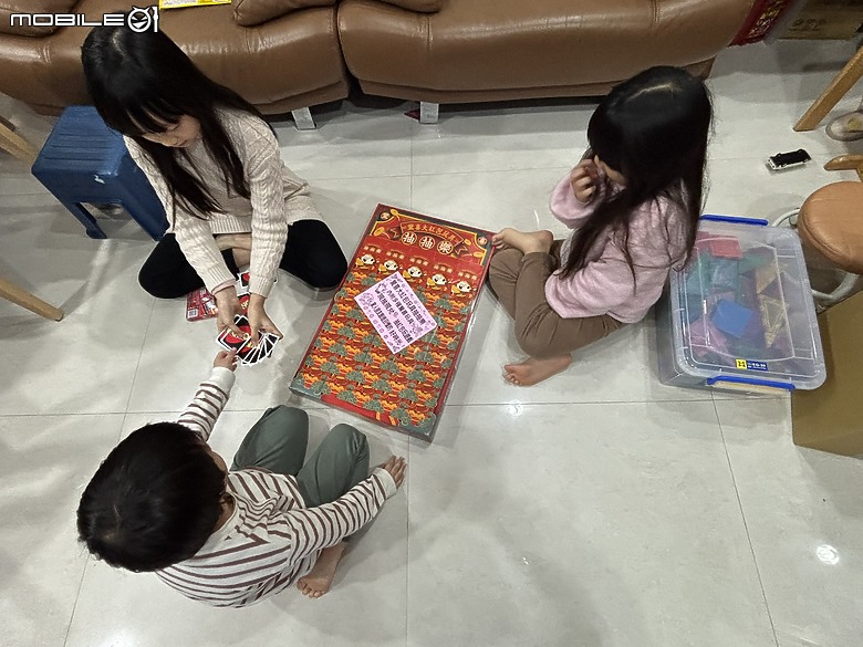 點我看大圖 【小惡魔驫到成功】初二回娘家+外婆的新年小禮物開箱|有趣的紅包抽抽樂,勾起童年的回憶