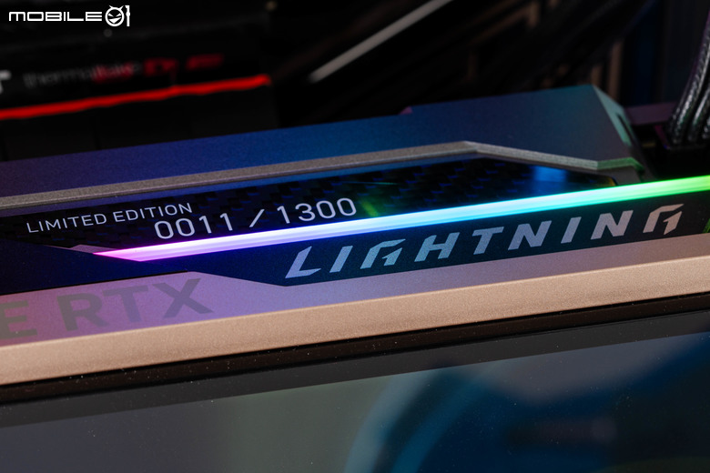 微星 GeForce RTX 5090 32G Lightning Z 顯示卡開箱實測 打造效能天花板 全球限量 1300 張的超頂之作