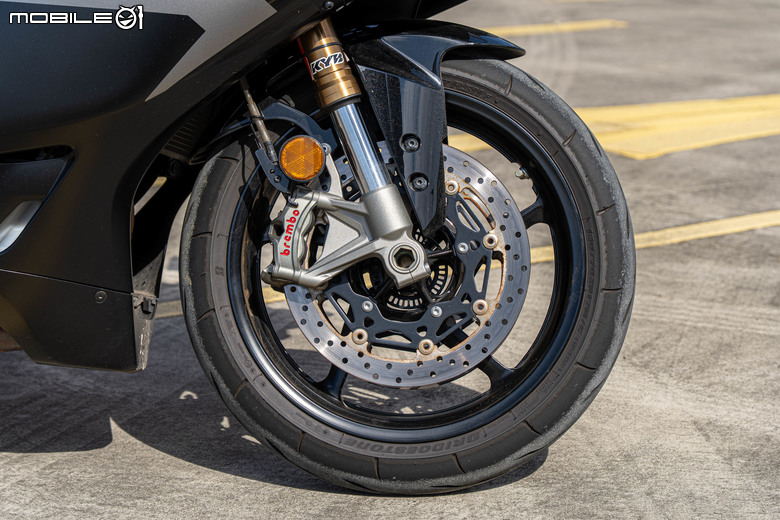 YAMAHA YZF-R9 試駕｜三缸新浪潮正式開啟跑車新紀元。