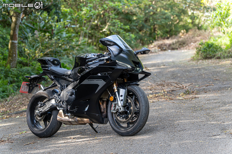 YAMAHA YZF-R9 試駕｜三缸新浪潮正式開啟跑車新紀元。