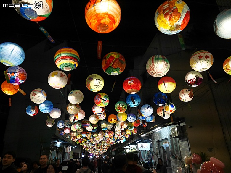 【小惡魔驫到成功】普濟殿燈會與馬年神農街花燈展,過年來臺南賞燈海 — 2026年新年走春 第二站