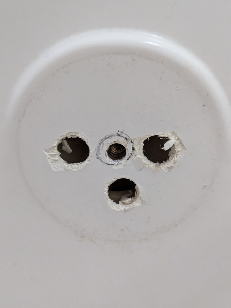 維修HCG和成浴缸下排水管