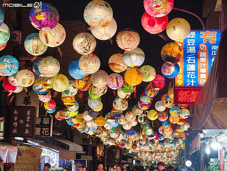【小惡魔驫到成功】普濟殿燈會與馬年神農街花燈展,過年來臺南賞燈海 — 2026年新年走春 第二站