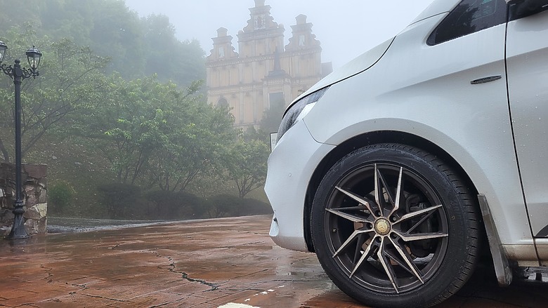 【小惡魔驫到成功】萬里奔馳 ~ 為家人的出遊笑容滾動 // Bridgestone Turanza 6