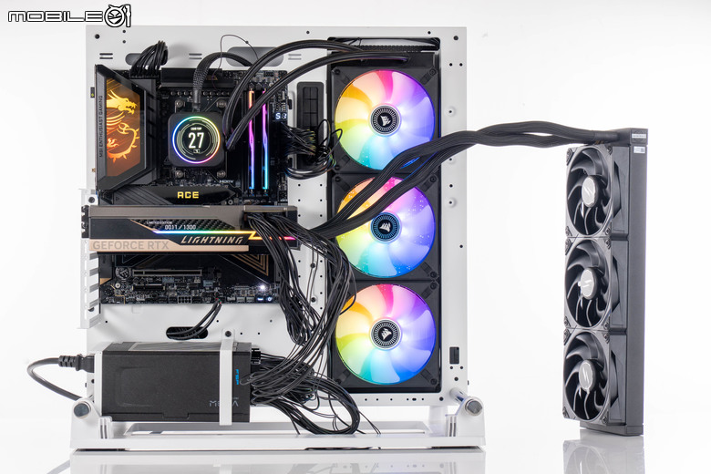 微星 GeForce RTX 5090 32G Lightning Z 顯示卡開箱實測 打造效能天花板 全球限量 1300 張的超頂之作