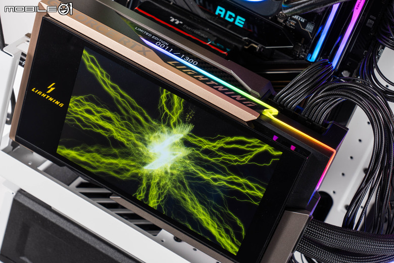 微星 GeForce RTX 5090 32G Lightning Z 顯示卡開箱實測 打造效能天花板 全球限量 1300 張的超頂之作