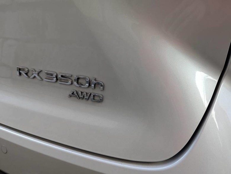 Lexus RX350h vs. Volvo XC60 B5 Ultra