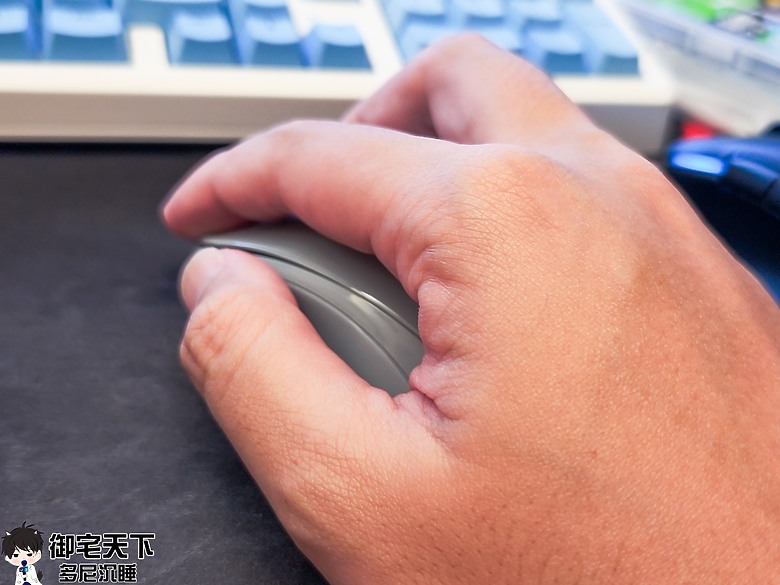 開箱｜【Targus 泰格斯】TARGUS AMW600 W600 2.4G 光學無線滑鼠 - 不到 300 元，1600DPI 的親民之作！