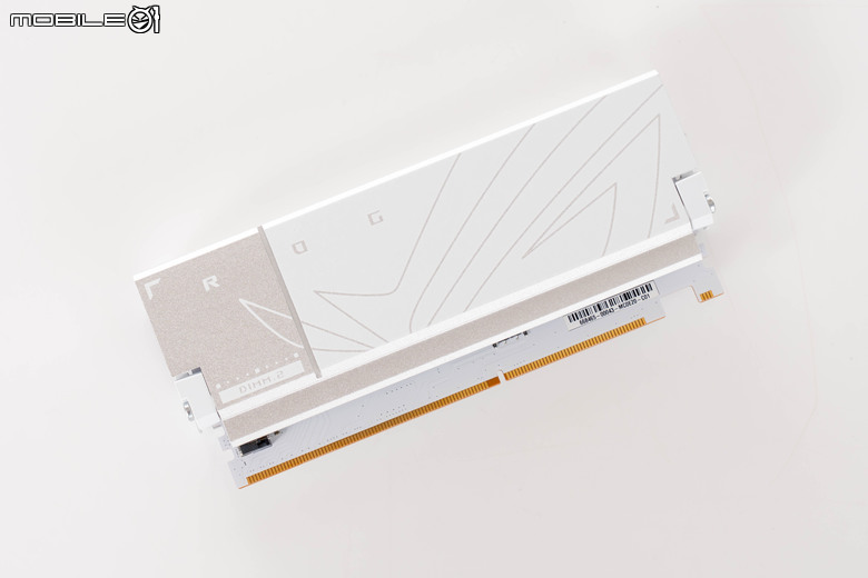 ROG CROSSHAIR X870E GLACIAL 主機板開箱實測 不光配置性能頂尖 更具備雙 10 GbE 海量高速傳輸