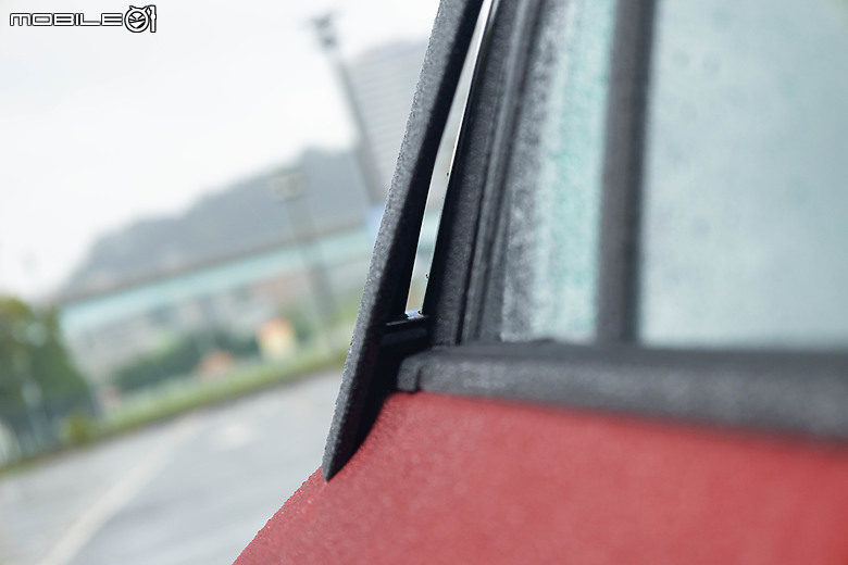 Foxtron Bria Emerge 試駕｜後驅滿配才是Bria的最佳解？