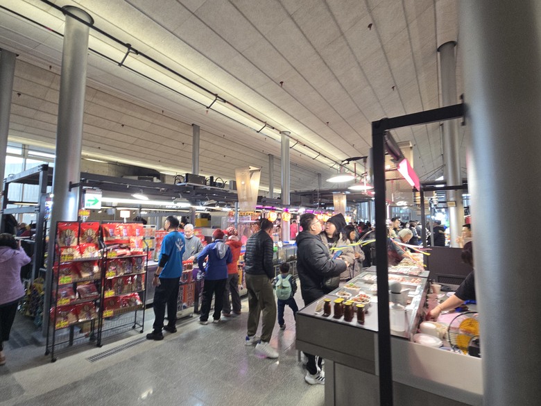 【小惡魔驫到成功】新竹南寮漁港︱竹風漁市︱漁貨採買攏底加 尚青看的見!! 開幕限定加倍券買好買滿!!