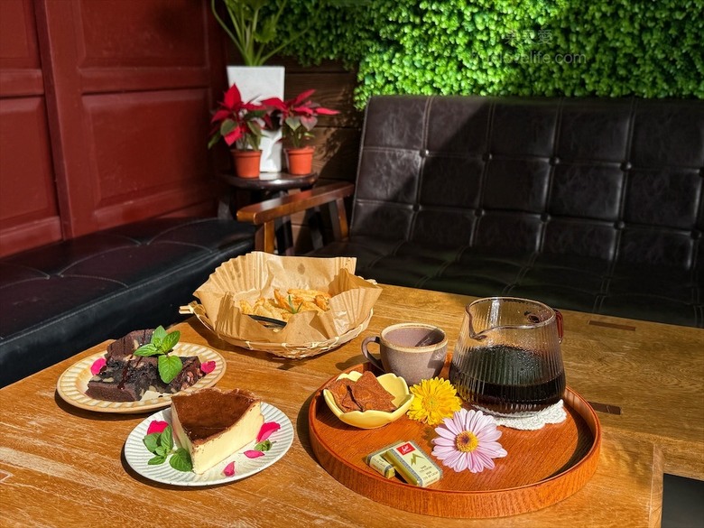 漂浮冰咖啡醒獅、祥龍相當吸睛,還有以勇字拉花來結合白沙屯