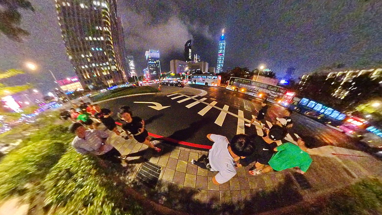 點我看大圖 (映像運動)“2025臺北馬拉松 EP2”探訪酷炫運動科技、在絢麗都會燈火下夜跑暖身at Nike科技探索日& NRC城市跑步系列in台北站