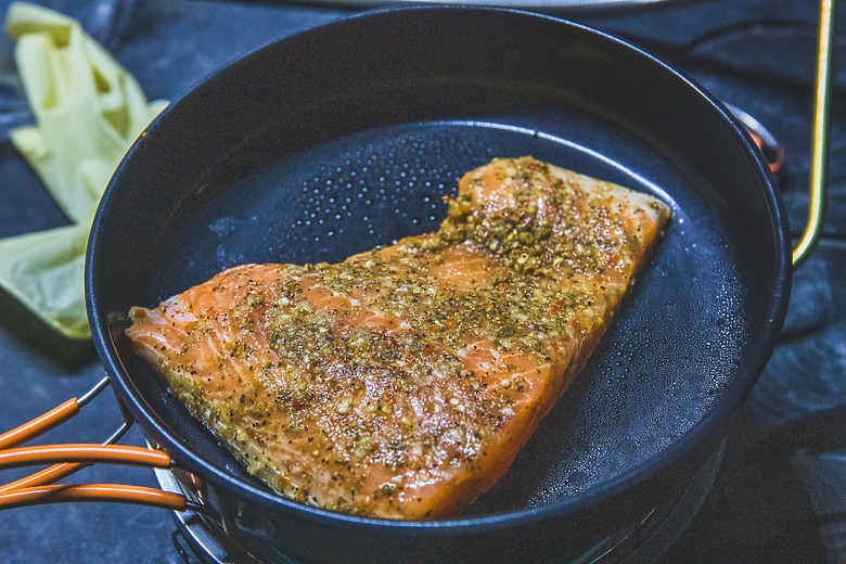 一個人一台車一路向北直到世界的盡頭 – 兩個月的公路露營旅行 – EP 9 – 最後贏的，永遠是土地 | 冰刻其形，火仍在燃，山靜靜站著