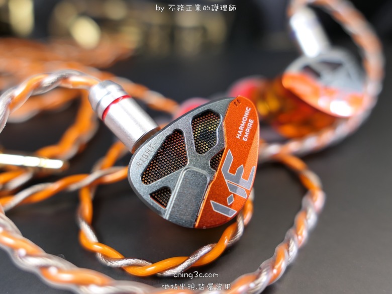 [小惡魔驫到成功] Harmonic Empire HE 小喬 半開放入耳式耳機：酷炫機甲給您極速快感新體驗！