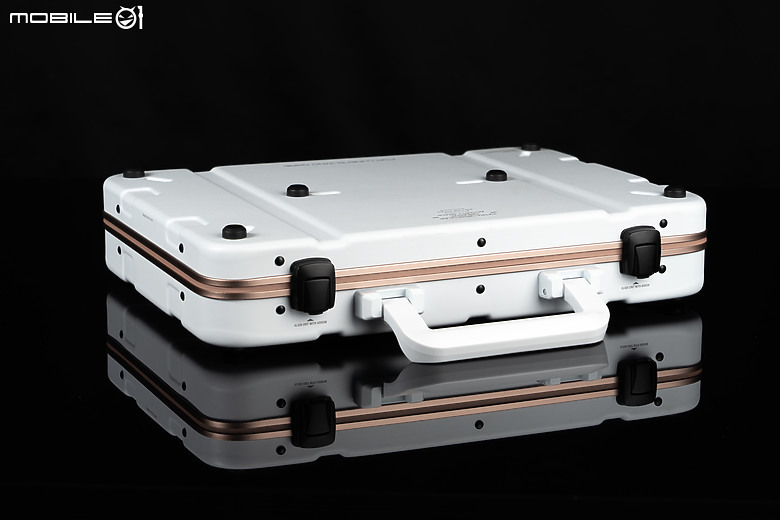 ROG Flow Z13-KJP 搶先開箱｜兩大潮牌終極共創，致敢於挑戰的遊戲人！