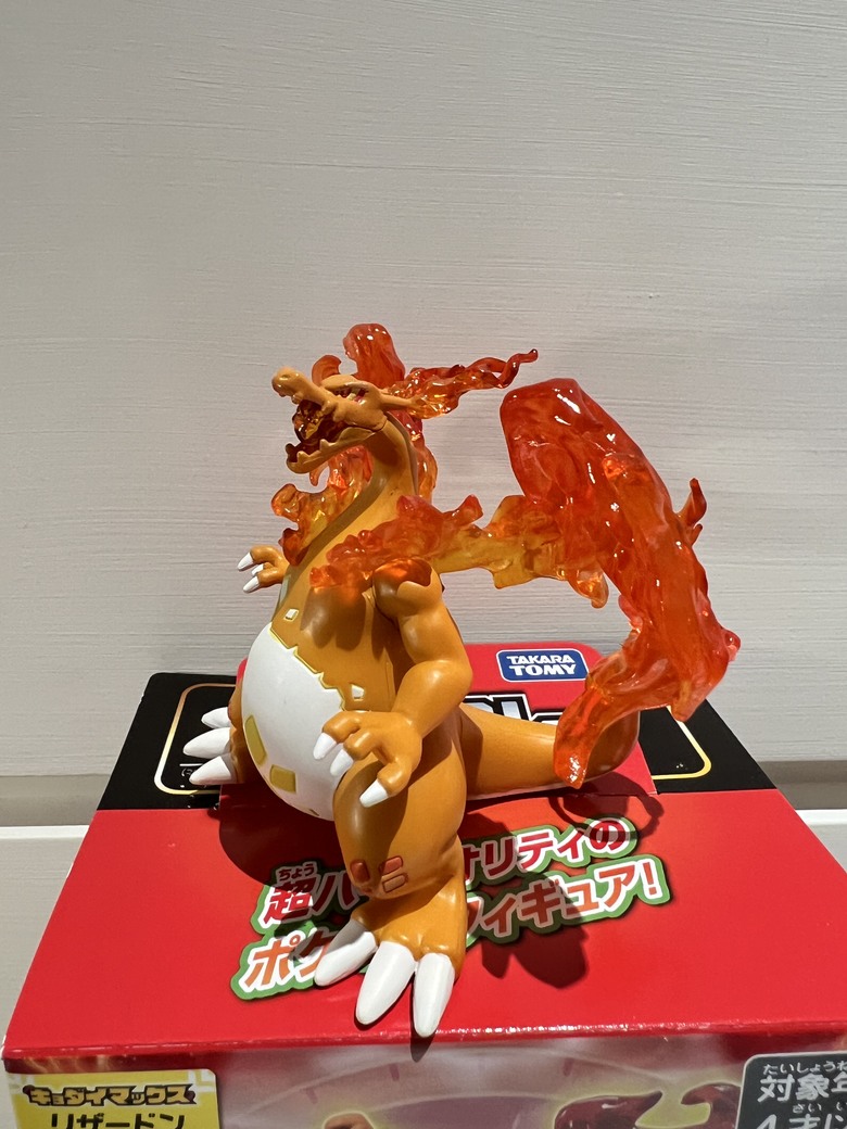 【小惡魔驫到成功】超極巨化噴火龍開箱！火焰特效帥到直接燃燒收藏魂