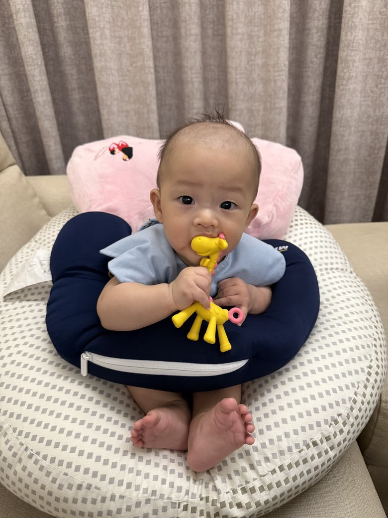 分享親自使用育兒好物-gunite 寶寶懶骨頭包覆機能親子互動窩