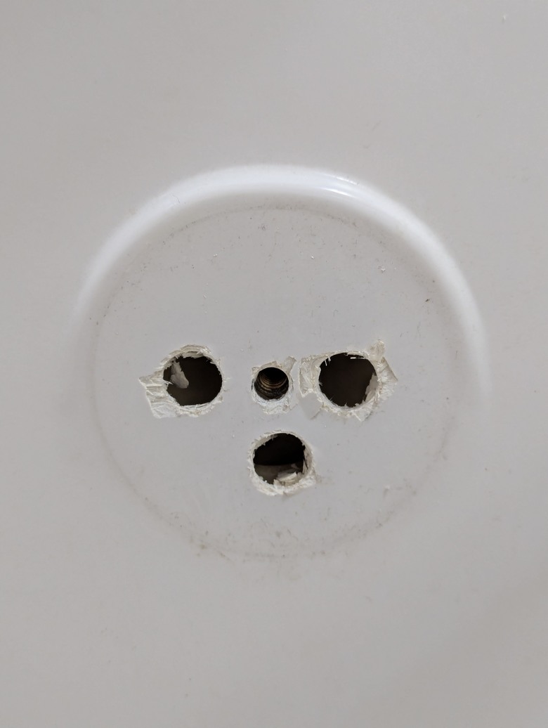 維修HCG和成浴缸下排水管