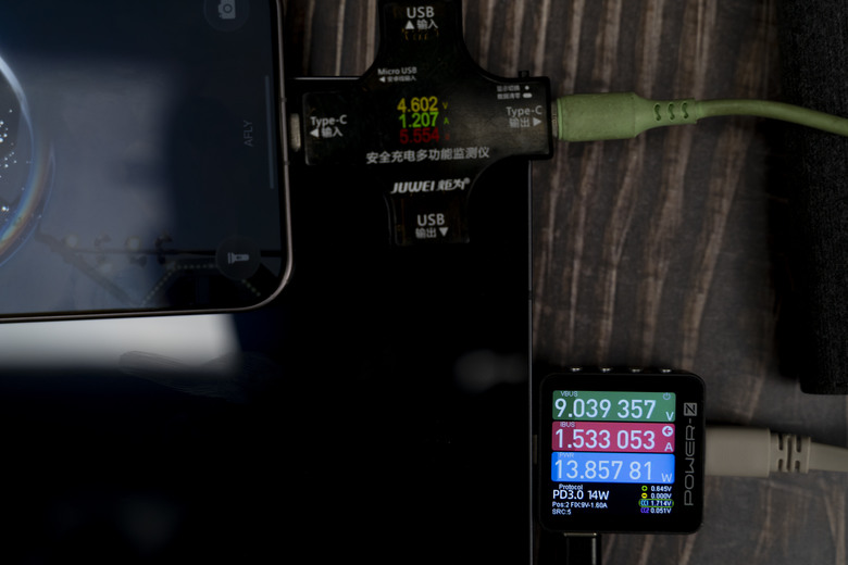 點我看大圖 【小惡魔驫到成功】Moshi IonGo 10K Duo-C PD充電帶線行動電源 ┇質感外型 ┇十年保固