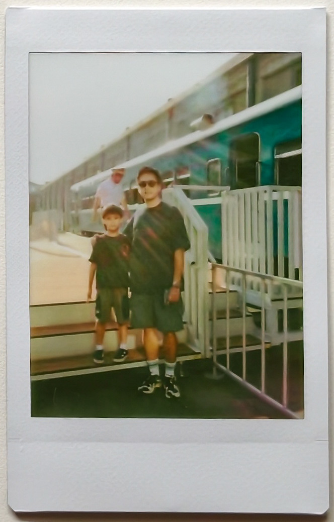 富士 instax mini Evo Cinema 評測｜「年代轉盤」玩出百種風格、15 秒影片帶你穿越時空！