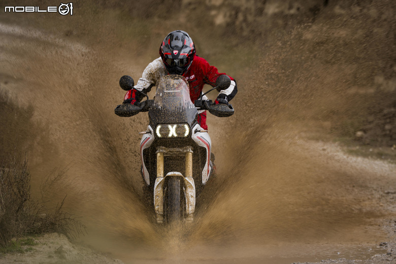 2026 DUCATI Desert X換引擎、換車架、換油箱、換造型！脫胎換骨重新登場！