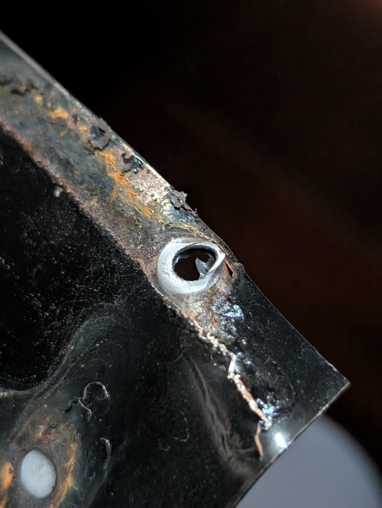 保險桿拖車勾被道路救援車子拉壞