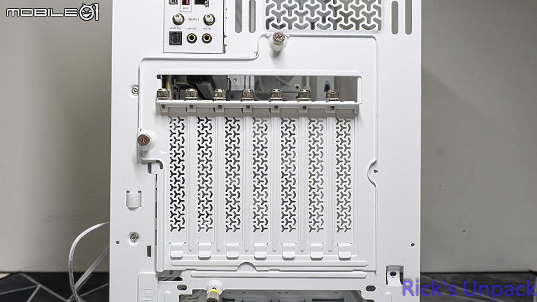 【開箱】終極機殼改裝 | FRAME 4000D LCD RS ARGB WHITE
