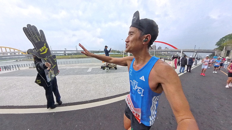 (映像運動) “2025臺北馬拉松 EP3”找回成功挑戰初馬的感動in 2025臺北馬拉松 42k(天氣：陰雨、起跑氣溫：20、濕度：84%)